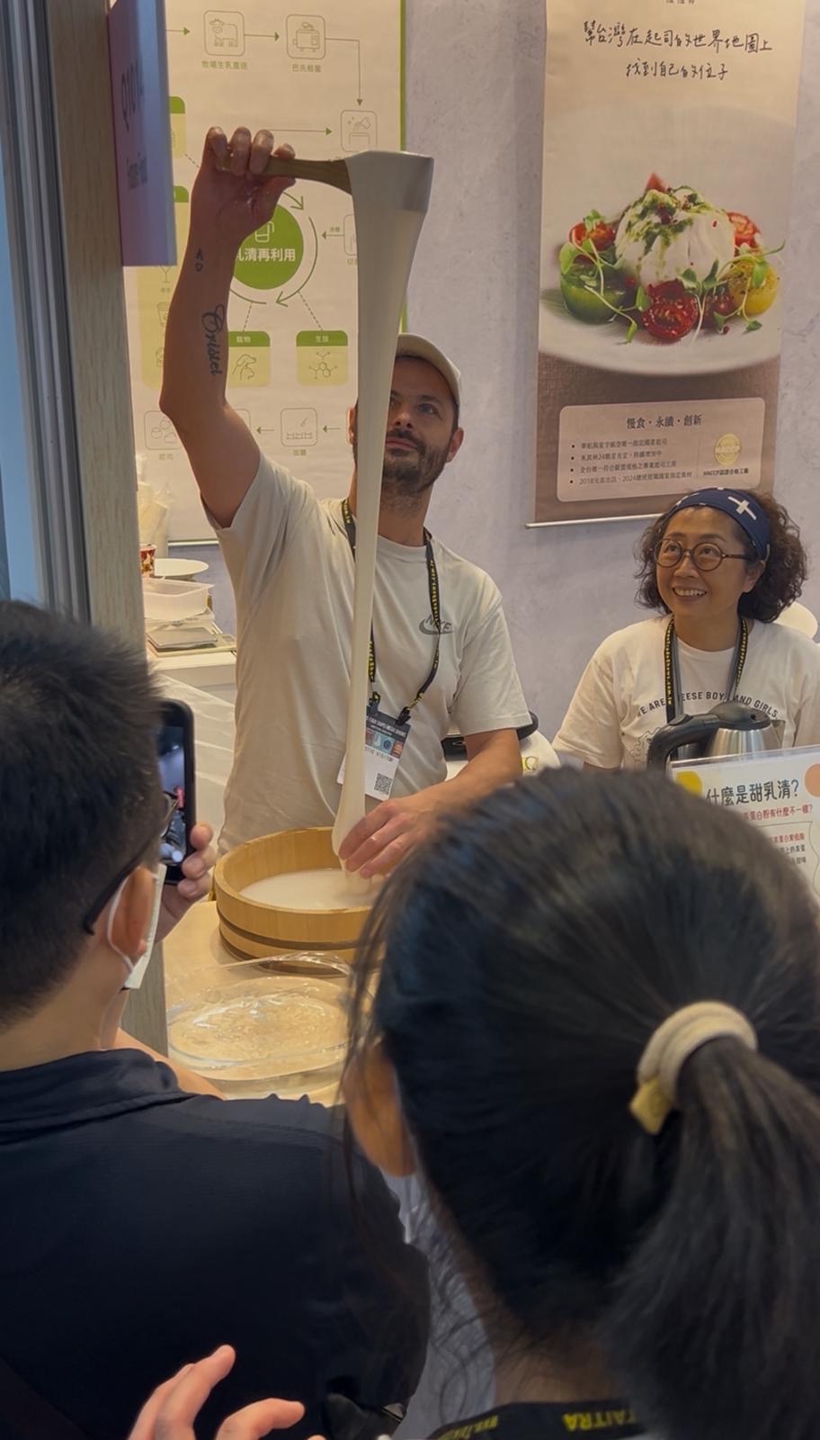 Live Mozzarella Mastercall & Show – Casaro Experience