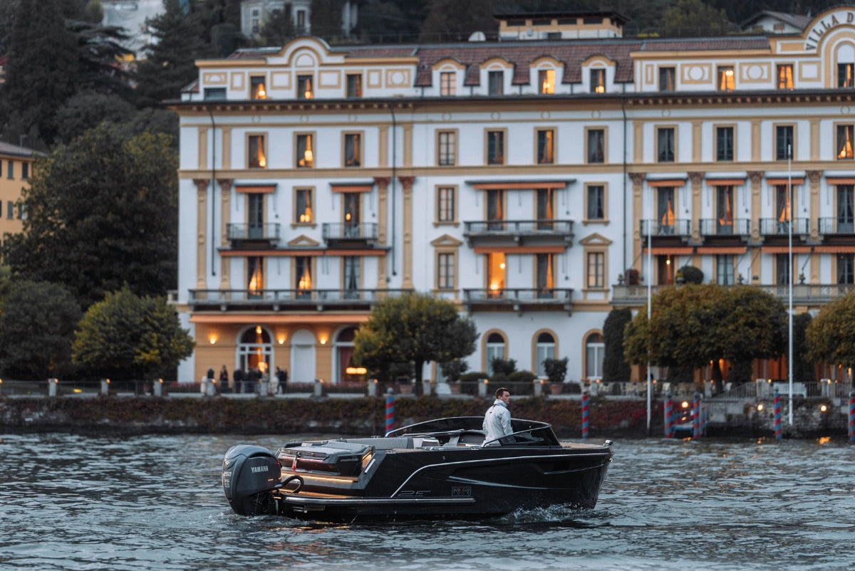Luxury Private Boat Tour on Lake Como (AlfaStreet Yacht)