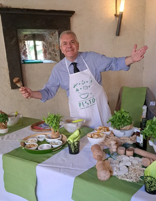 Emotional Pesto Experience in a Historic Genoese Palace
